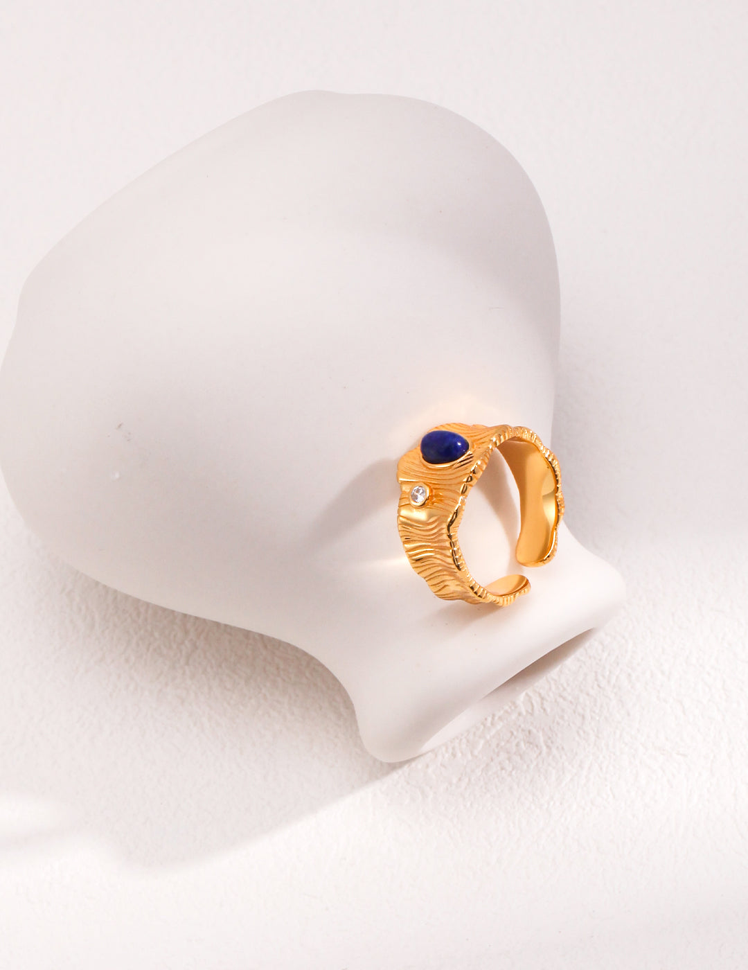 Laurina ring