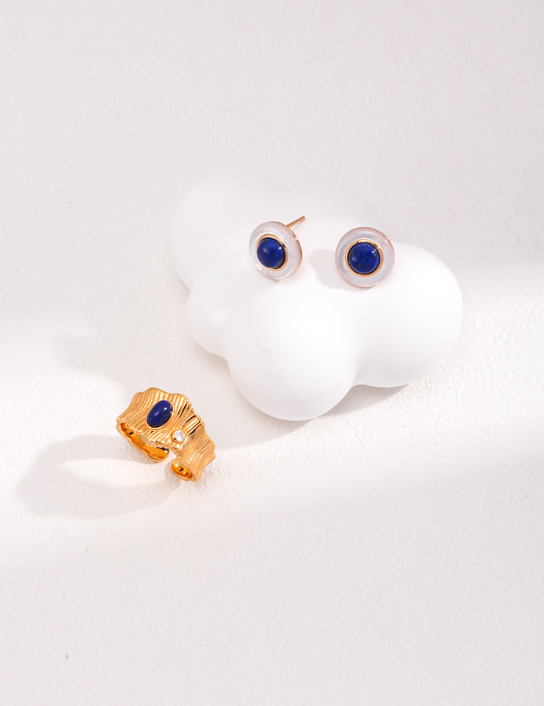 Laurina ring