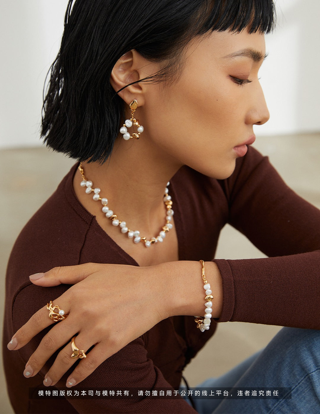 Bracelet Pearls in Motion