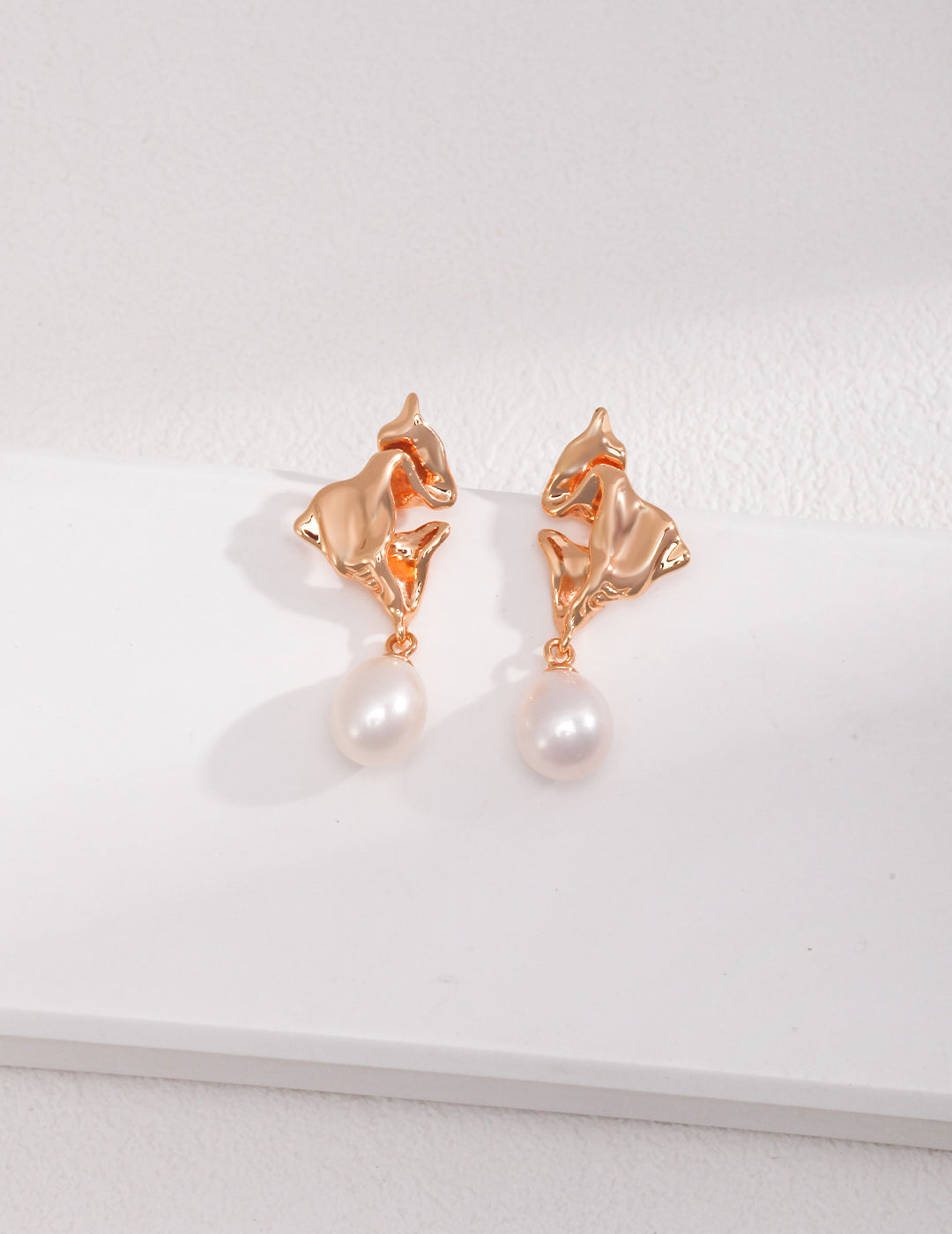 Crumpled leaves pearl earrings