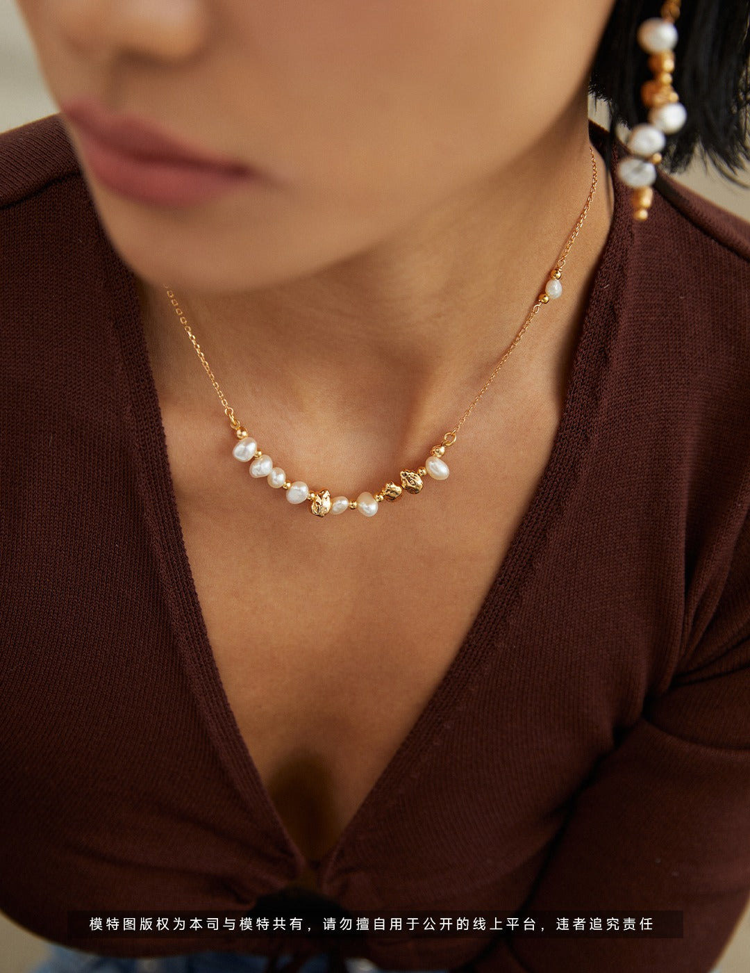 Collier Pearls in Motion